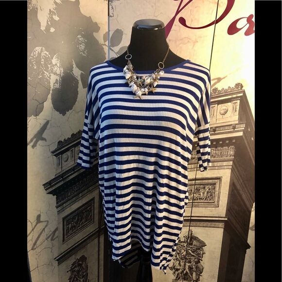 Cute oversized shirt by Lularoe in XS - Picture 1 of 2